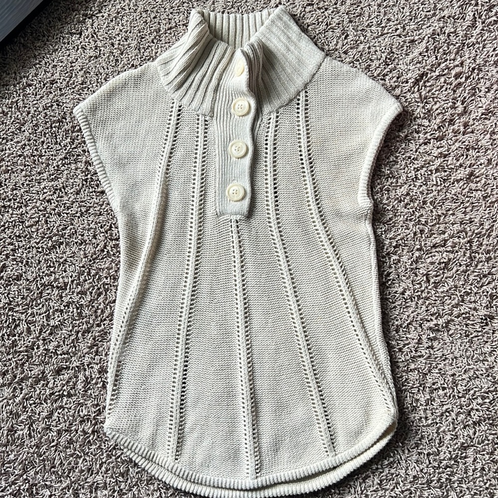 BCBGMaxazria beige sleeveless sweater size small
